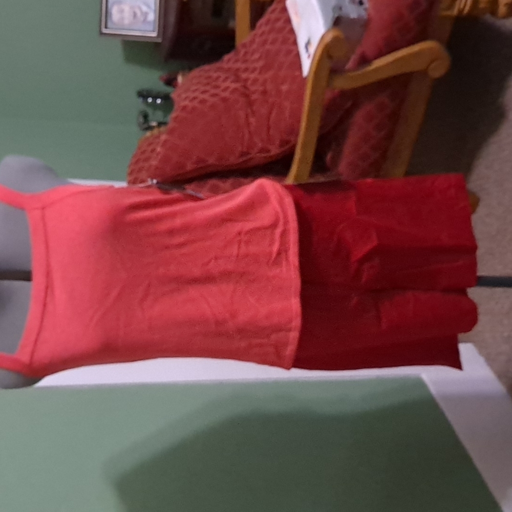 Attyre Red shorts for woman